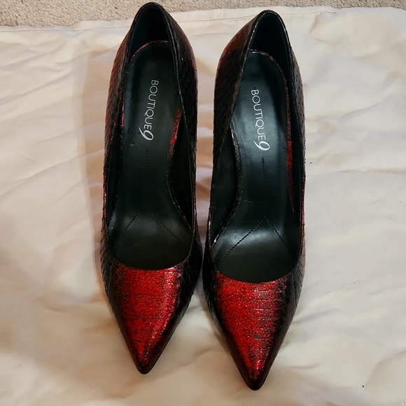 Beautiful black and red snake like print heel sz 9 m from boutique 9. - Picture 1 of 6